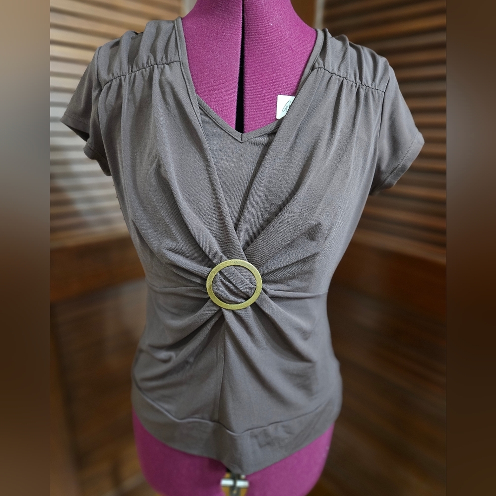 Chic Women's Brown Top with Ring Accent